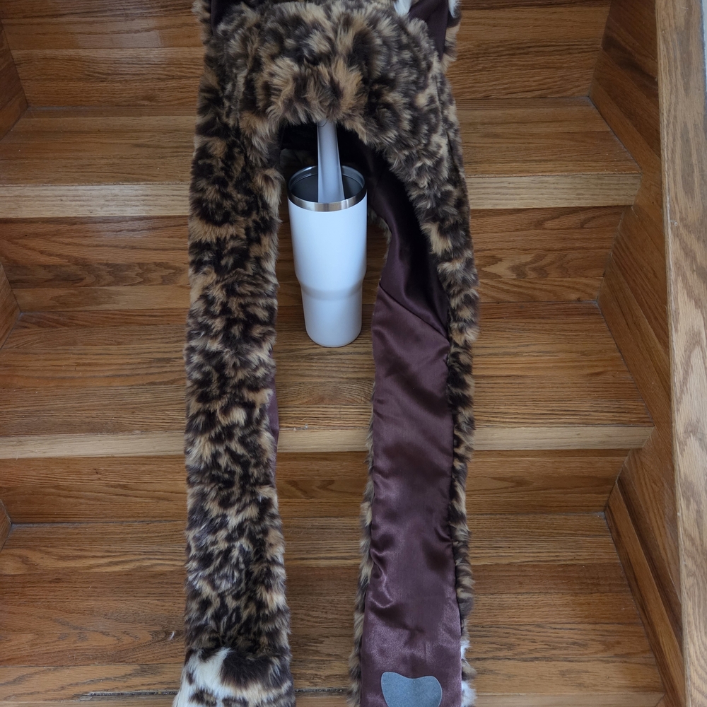 Leopard Print Faux Fur Scarf with Pockets